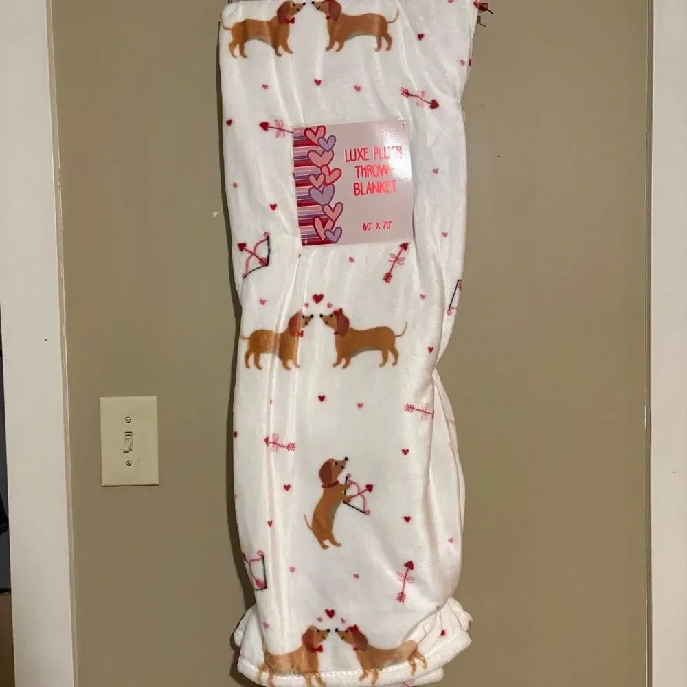 Dachshund Weiner Dog Valentines Day White Blanket Cupids Arrow Hearts NWT 60x70